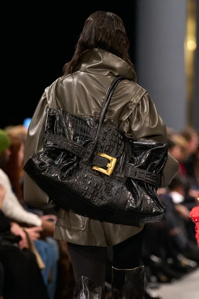 Look 77